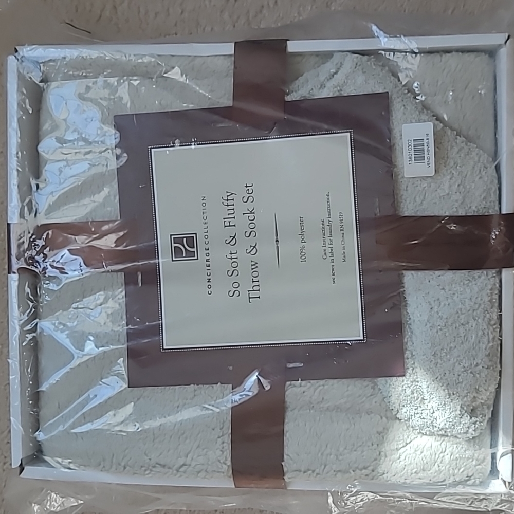 Mint green Soft and Fluffy Throw and sock set